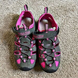 World Wide Sportsman Girls Outdoor Sandals Size 2 Big Girls
